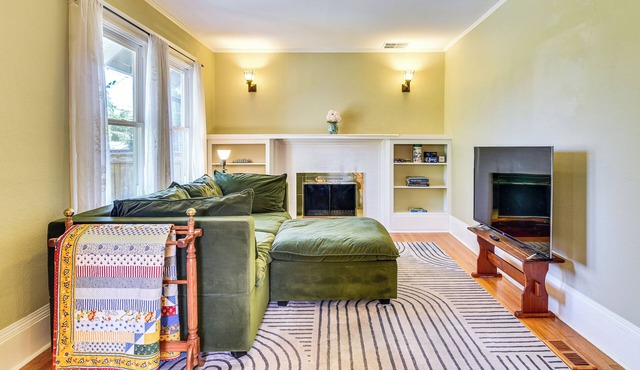 6 Mi to Dtwn: Pet-Friendly Home in Portland!