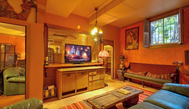 6 Mi to Dtwn Portland: Historic Apt Near Trails!