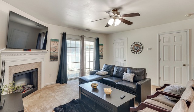 6 Mi to Dtwn Raleigh: Townhome w/Fenced Patio!