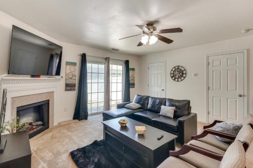 6 Mi to Dtwn Raleigh: Townhome w/Fenced Patio!