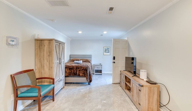 6 Mi to Dtwn: Studio Rental in Richmond!