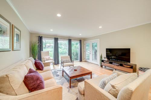 6 Mi to Dtwn: Waterfront Home in Tulsa!