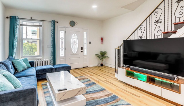 6 Mi to Eagles Games: Stylish Philly Townhome!