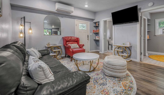 6 Mi to Kyle Field! Pet-Friendly Getaway w/Yard