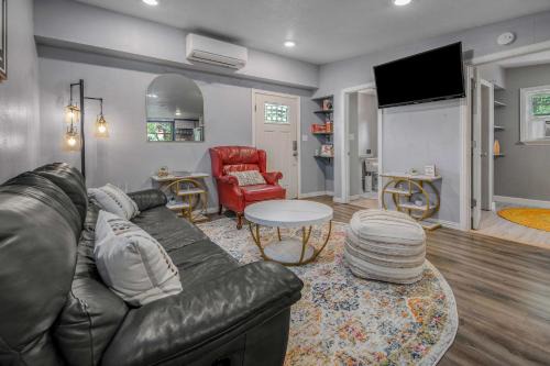 6 Mi to Kyle Field! Pet-Friendly Getaway with Yard
