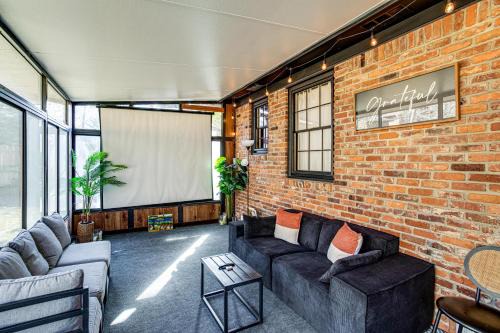 6 Mi to Lake Murray! Pet-Friendly Haven with Yard