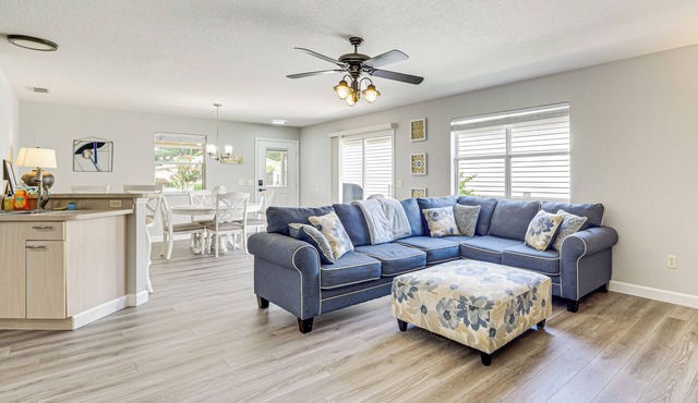 6 Mi to Lake Sumter Landing: Home w/Perks!