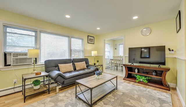 6 Mi to Lower Manhattan: Pet-Friendly Apt!