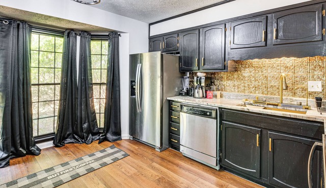 6 Mi to Marietta Square: Family Retreat w/Yard!