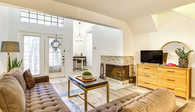 6 Mi to Mercer Botanic Gardens, Sleek Unit w/Pool