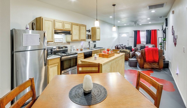 6 Mi to Nature Preserve: Apartment Near Lindale!