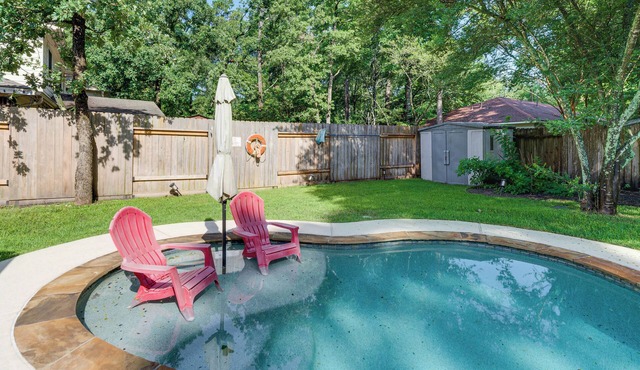 6 Mi to Northshore Park: Family Home w/Pool!