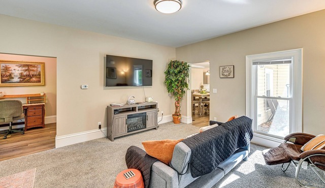 6 Mi to Notre Dame: Family Retreat w/Deck & Yard