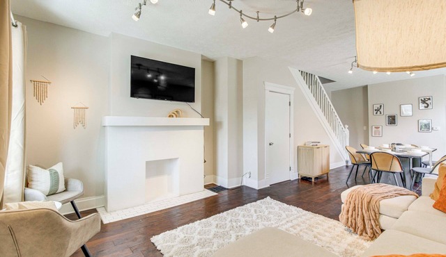 6 Mi to Ohio State: Walkable Home in S Columbus!