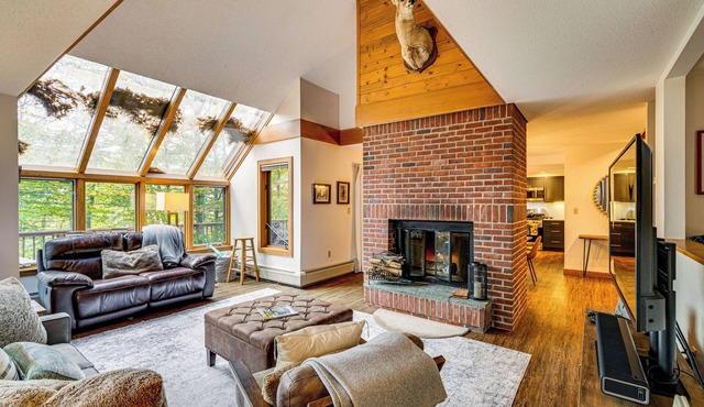 6 Mi to Okemo! Family Townhome in Lakeside Resort