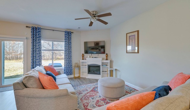 6 Mi to PNC Music Pavilion: Concord Townhome