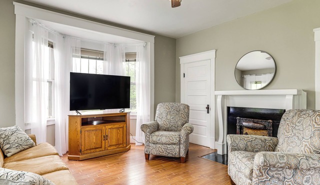 6 Mi to Rabbit Hash: Rural Home w/2 Porches