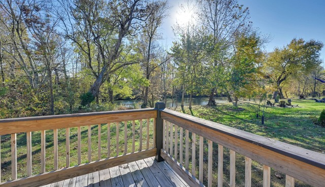 6 Mi to Rough River Lake! Waterfront Home w/Deck