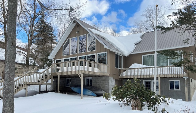 6 Mi to Ski Slopes: 'Oak View' Lakefront Home!