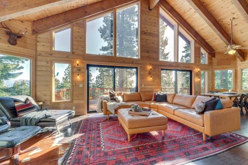 6 Mi to Ski Slopes! Family Tahoe Cabin w/3 Decks