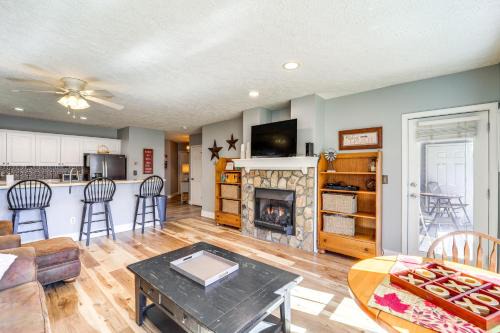 6 Mi to Skiing Mtn-View Condo in Seven Devils