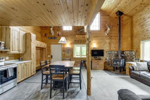 6 Mi to Spider Lake OHV Trails Cabin with Fire Pit