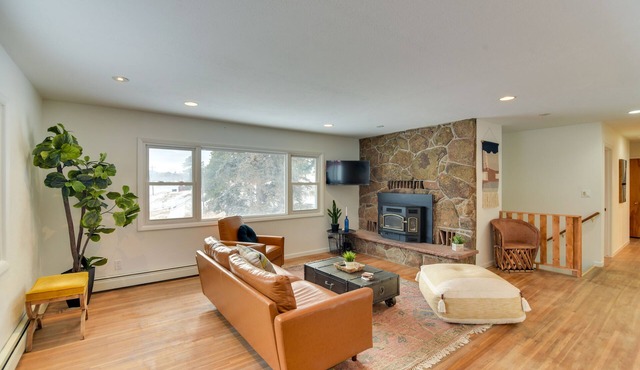 6 Mi to Staunton State Park: Conifer Home w/Deck