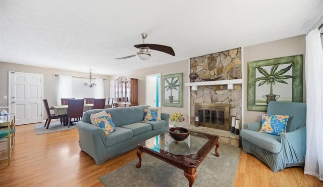 6 mi to Stone Mountain Park – Cozy Family Retreat