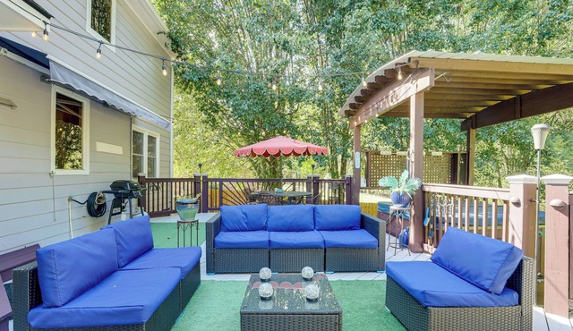 6 Mi to Stone Mountain Park: Home w/Deck!