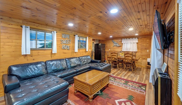 6 Mi to Town: Robbinsville Apt w/Deck & Grill