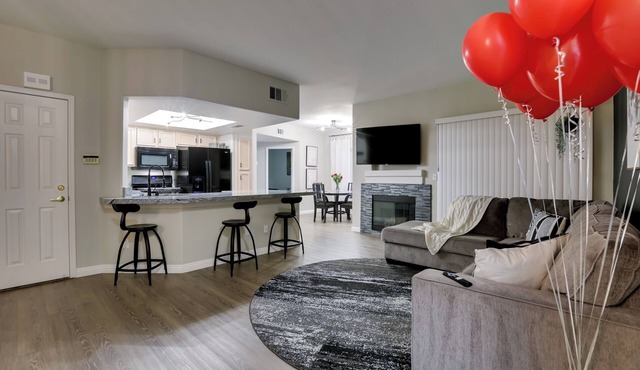 6 Mi to Vegas Strip: City-View Gem w/Pool Access