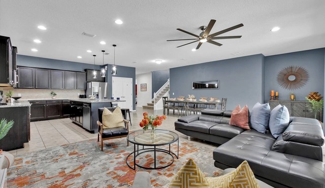 6 miles Disney/Star Wars/Moana/Frozen Themed/Private Pool and Spa/Games Rooms