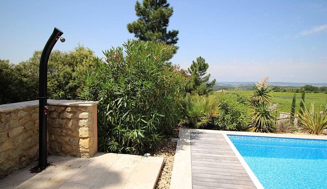 6 miles from Vaison-la-Romaine, villa with modern decor, heated pool