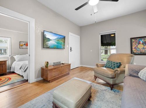 6 min from River center mall and hospital