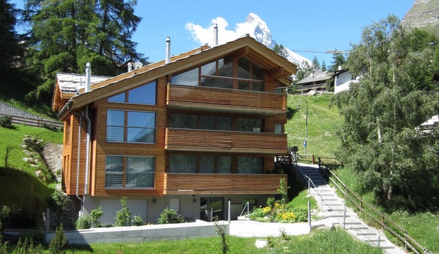 6 min from the center and the MatterhornParadise station, next to the ski bus stop