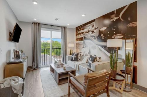 6 Min to Broadway - Gym Rooftop Sleeps 8