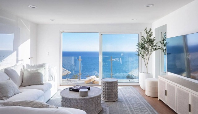 6 Min Walk to Beach | Dolphin Spotting | Pet-Friendly