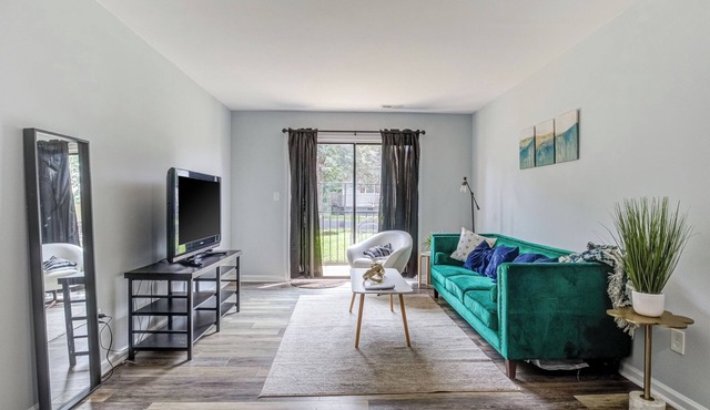 6 Mins Walk to Transfer Co Food Hall/Downtown #A