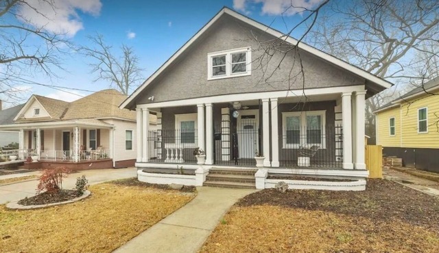 6 minutes from the iconic Mercedes Benz Stadium, 11-minute drive fromthe airport