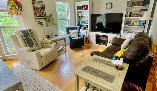 6 Minutes to Bethany Beach! Spacious, clean and well stocked 4B Townhome