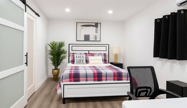 6 Minutes to the Casino! Private Clean Suite Getaway | Work & Relax in Style