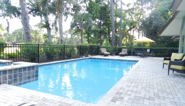 6 N Live Oak Bright Open Home, Golf Views, Short walk to Beach, Pet Friendly