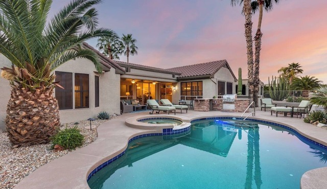 6 Palms at Sun City Grande - Pool and Spa!