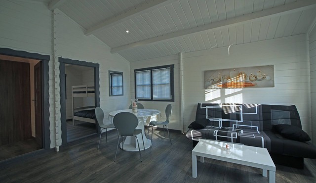 6 Pers., 2 bedrooms, bathroom, living room, patio, pool, Familienunte