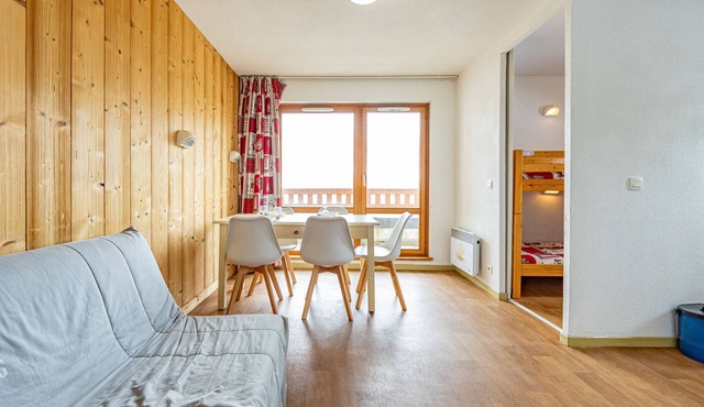 6-person apartment at the slopes, near shops and lifts