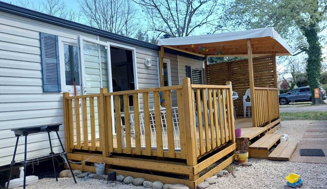 6-person air-conditioned mobile home, at the foot of the Lubéron, 4* domaine des Iscles campsite