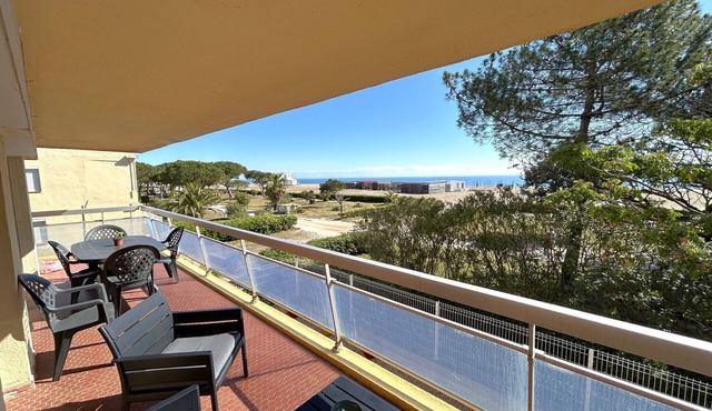 6-person apartment with terrace and private parking