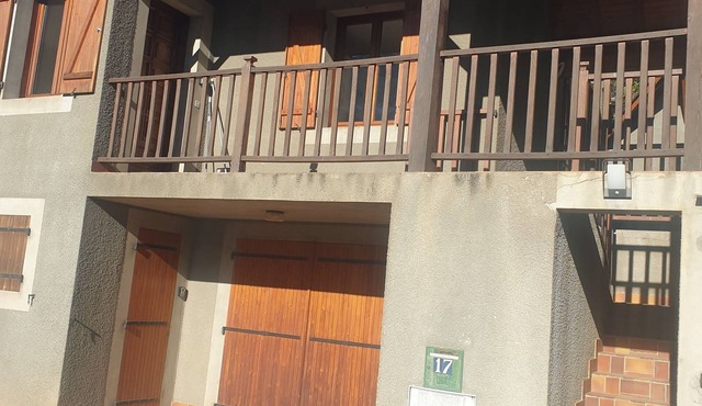 6-person apartment with mountain views 400m from center of Luz.