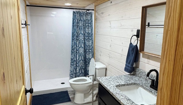 6 Person Cabin on the River!