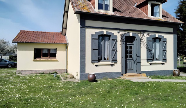 6-Person Cottage Baie de Somme with Private Terrace and Garden
